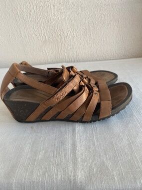 Teva Cabrillo brown leather wedge sandals Size 9